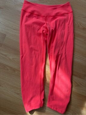 Beyond Yoga ladies Neon Coral Capri Leggings size L